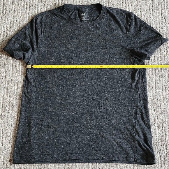 H&M Other - black speckled t-shirt